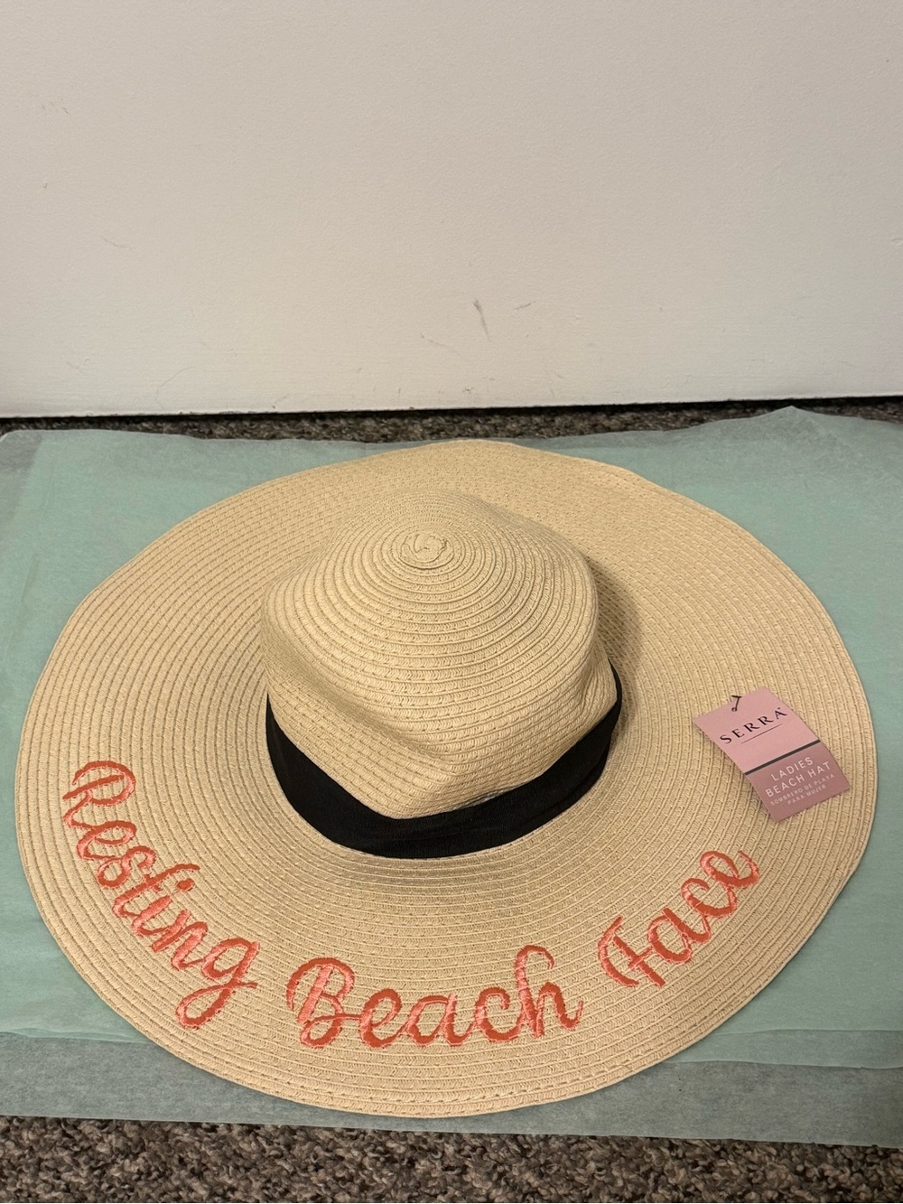 Serra resting beach face ladies beach hat NWT